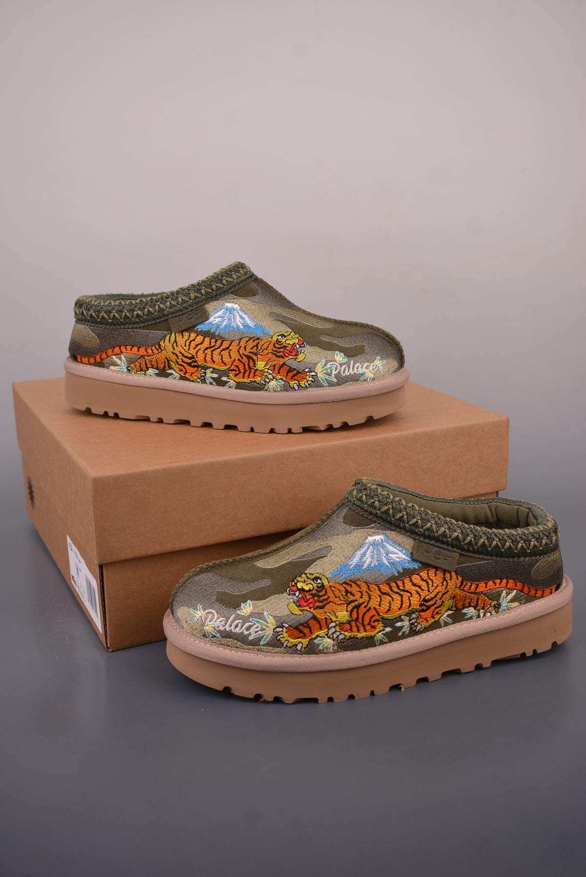 Palace x UGG Tasman Slipper Tiger Pack "Burnt Olive" 1172070-GRNC